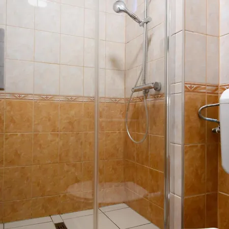 Marika Vendeghaza 3*